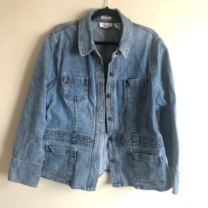 Jones sports women’s  jean jacket light wash